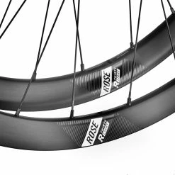 Rose R-Thirty Disc LIGHT Roues Route 28" / 700 C SRAM XDR I 24 Rayons -Freins Soldes Boutique B1BF9D480C388244E4A3332EB077E2D7